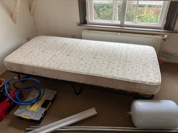 Logeerbed met matras