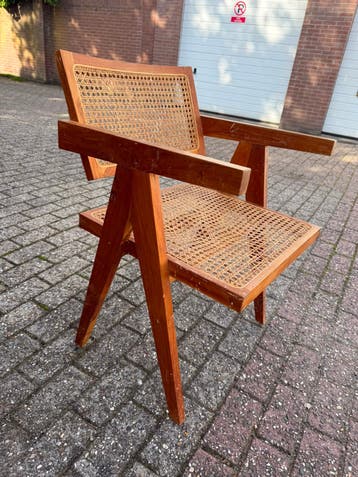 Gratis, opknappertje: stoel met rotan zitting en rugleuning