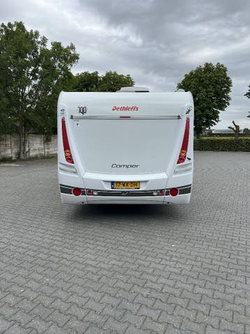 Nette caravan met stapelbed