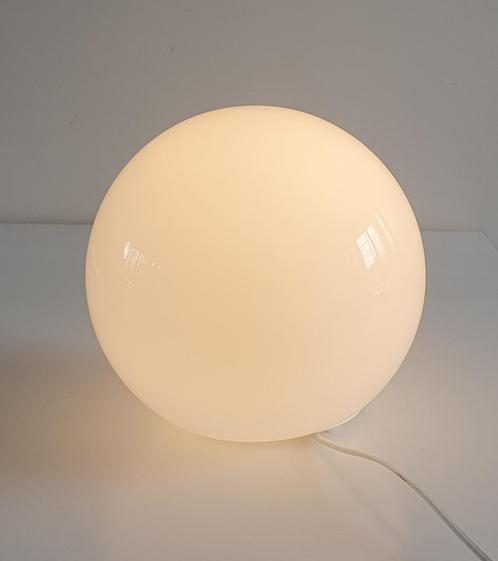 Tafellamp bedlamp Ikea Fado Bollamp wit vintage/retro, Huis en Inrichting, Lampen | Tafellampen, Zo goed als nieuw, Glas, Ophalen