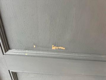 Prachtige klassieke kast in groen/grijs - afbeelding 3 Prachtige klassieke kast in groen/grijs - afbeelding 3