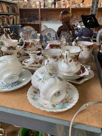 Servies diverse Royal Albert servies kop en schotels 