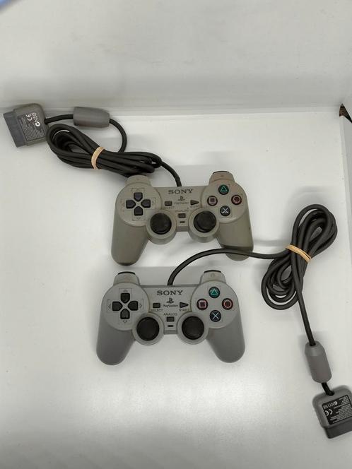 2 PlayStation 1 controllers, Spelcomputers en Games, Spelcomputers | Sony PlayStation 1, Zo goed als nieuw, Met 2 controllers