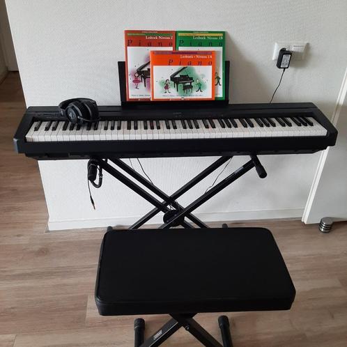 Yamaha P45B Keyboard (zwart) en toebehoren, Muziek en Instrumenten, Keyboards, Zo goed als nieuw, 61 toetsen, Yamaha, Ophalen