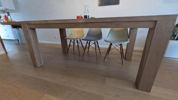 Gratis Massieve eiken eettafel