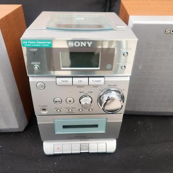 Sony stereo toren met boxen.