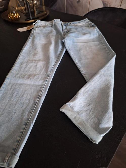 Nieuwe lichte kleur jeans 7/8 maat 42 valt 1 maat kleiner, Kleding | Dames, Spijkerbroeken en Jeans, Nieuw, Ophalen of Verzenden