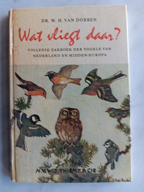Wat vliegt daar? door dr. W.H. Van Dobben , vogelgids, Boeken, Natuur, Vogels, Ophalen of Verzenden
