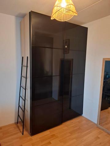 Ikea Pax Schuifdeuren Zwart Glans - 150x236cm (4 stuks) - afbeelding 2 Ikea Pax Schuifdeuren Zwart Glans - 150x236cm (4 stuks) - afbeelding 2