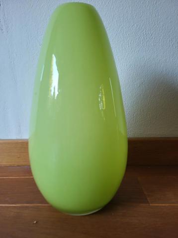 Glazen vaas lime groen 35 cm hoog