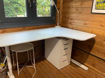 Wit hoek bureau - Bekant (verstelbaar) ikea - afbeelding 1 Wit hoek bureau - Bekant (verstelbaar) ikea - afbeelding 1