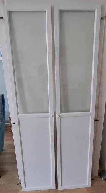 Ikea 2 paneeldeuren vitrinedeuren Oxberg Billy wit - afbeelding 1 Ikea 2 paneeldeuren vitrinedeuren Oxberg Billy wit - afbeelding 1