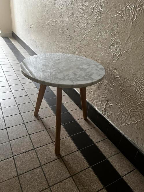 Marmeren side table van Zuiver, Huis en Inrichting, Tafels | Sidetables, Gebruikt, Minder dan 50 cm, Rond, Overige materialen