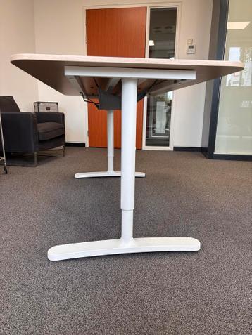 3x IKEA Bekant Bureau 160x80 - In hoogte verstelbaar - afbeelding 1 3x IKEA Bekant Bureau 160x80 - In hoogte verstelbaar - afbeelding 1