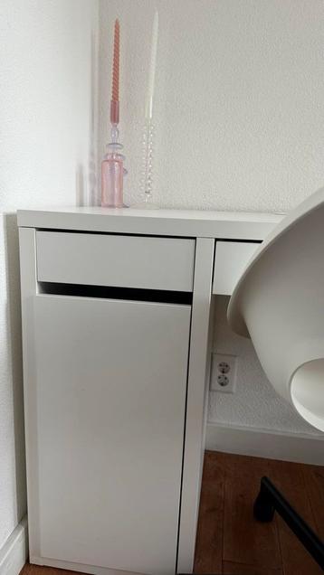 IKEA MALM Bureau + Bureaustoel - Amsterdam Zuid - afbeelding 1 IKEA MALM Bureau + Bureaustoel - Amsterdam Zuid - afbeelding 1