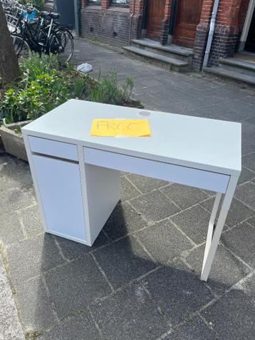 gratis bureau/free desk