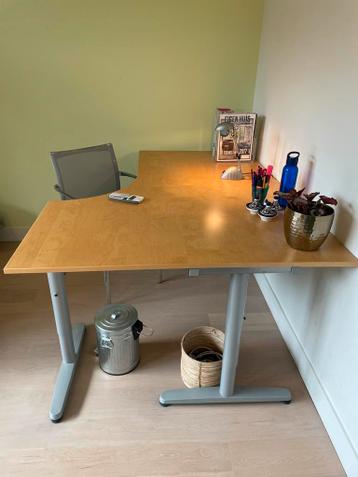 Galant Ikea hoek bureau, beukenfineer en zilverenkl. poten - afbeelding 6 Galant Ikea hoek bureau, beukenfineer en zilverenkl. poten - afbeelding 6