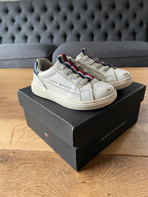 Tommy Hilfiger sneakers, maat 23, wit., Kinderen en Baby's, Kinderkleding | Schoenen en Sokken, Gebruikt, Schoenen, Jongen of Meisje