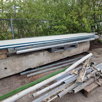 Gratis ophalen vundeering beton paal balk hekwerk