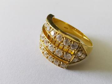 Geelgouden vintage ring met 33 zirkonia steentjes uit de jar