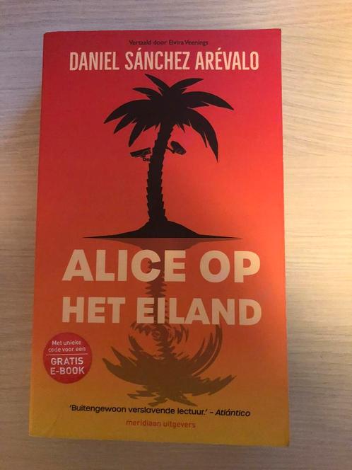 Alice op het eiland- Daniel Sanchez Arevalo, Boeken, Romans, Gelezen, Europa overig, Ophalen of Verzenden