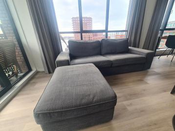 Grijze bank met voetenbank - afbeelding 2 Grijze bank met voetenbank - afbeelding 2