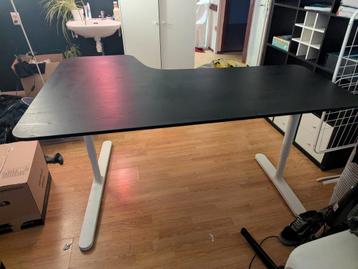 Ikea bekant bureau (zwart, wit) - afbeelding 3 Ikea bekant bureau (zwart, wit) - afbeelding 3