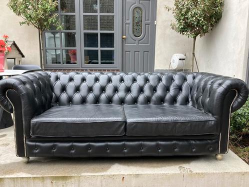 Stoere Vintage Zwarte Chesterfield 3zits bank, Huis en Inrichting, Banken | Bankstellen, Gebruikt, Driepersoons, 200 tot 250 cm