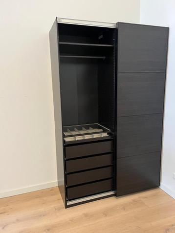 IKEA PAX kast met schuifdeuren zwart - afbeelding 3 IKEA PAX kast met schuifdeuren zwart - afbeelding 3