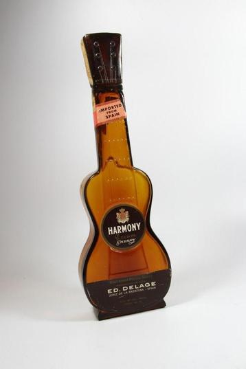 Oude Sherryfles in de vorm van een Spaanse gitaar