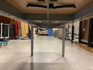 Bureau met slinger 160x80xH65-85 cm, 92 stuks - afbeelding 10 Bureau met slinger 160x80xH65-85 cm, 92 stuks - afbeelding 10