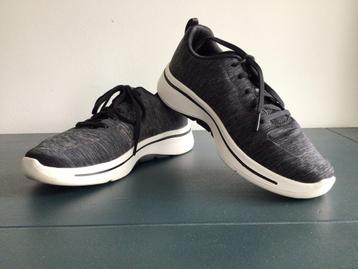 Sketchers - sneakers - ArchFit - 37 - zwart wit