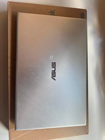 Zilverkleurige Asus Vivobook S512J 