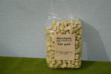 Grote hoeveelheid zakken ongebrande Macadamia noten van 400
