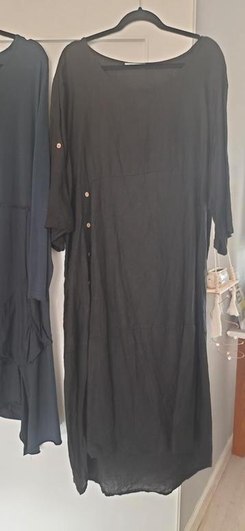 Moonshine 1 zwarte linnen jurk, 1 donkerblauw 46/48