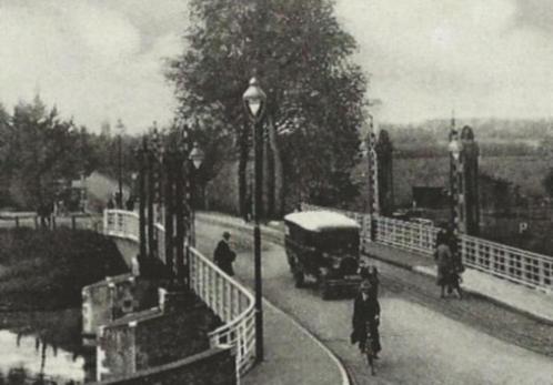 JV498 Doetinchem Brug aan de IJssel met een Autobus 1930, Verzamelen, Ansichtkaarten | Nederland, Ongelopen, Gelderland, 1920 tot 1940