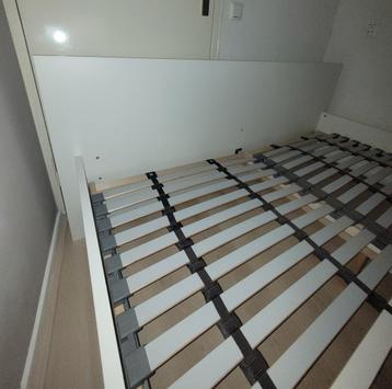 Wit bedframe + 2 IKEA lattenbodems - afbeelding 2 Wit bedframe + 2 IKEA lattenbodems - afbeelding 2