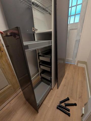 Ikea Faktum hoge kast donker grijs met veel opbergruimte - afbeelding 3 Ikea Faktum hoge kast donker grijs met veel opbergruimte - afbeelding 3