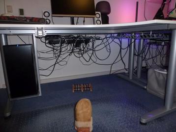 Twee IKEA Galant hoek bureaus 80x160 - afbeelding 4 Twee IKEA Galant hoek bureaus 80x160 - afbeelding 4