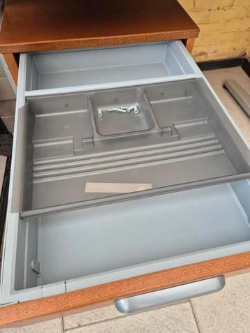 IKEA Effektiv Meubelset (Bureau en kasten) - afbeelding 4 IKEA Effektiv Meubelset (Bureau en kasten) - afbeelding 4