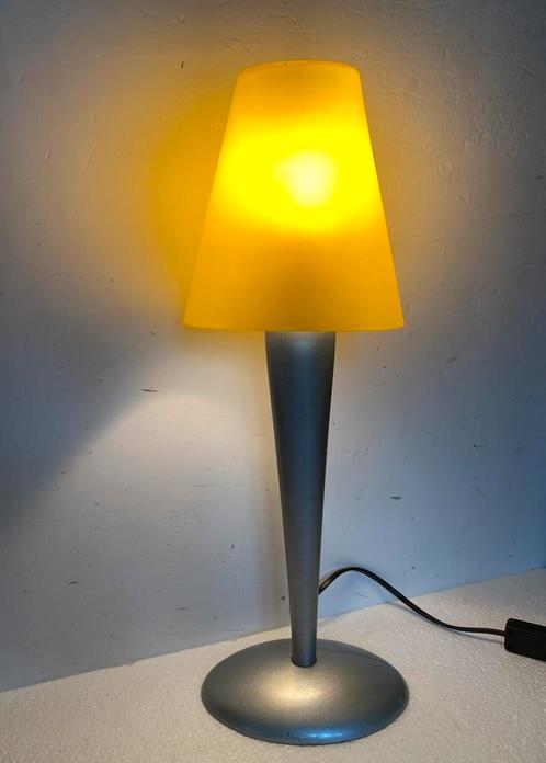 Jaren 90 Ikea bedlamp / tafellamp met geel glazen kapje, Huis en Inrichting, Lampen | Tafellampen, Gebruikt, Minder dan 50 cm