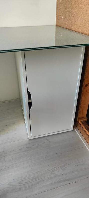 Ikea Bureau met Stoel - afbeelding 3 Ikea Bureau met Stoel - afbeelding 3