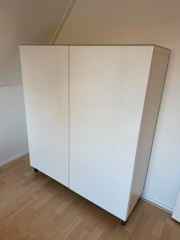 Twee witte IKEA Besta kasten - afbeelding 1 Twee witte IKEA Besta kasten - afbeelding 1