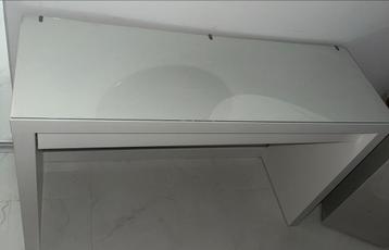 IKEA Malm Kaptafel Wit met Glasplaat - afbeelding 1 IKEA Malm Kaptafel Wit met Glasplaat - afbeelding 1