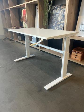 Actiforce zit-sta bureau met slinger 160x80xH70-120 cm, 14st - afbeelding 9 Actiforce zit-sta bureau met slinger 160x80xH70-120 cm, 14st - afbeelding 9