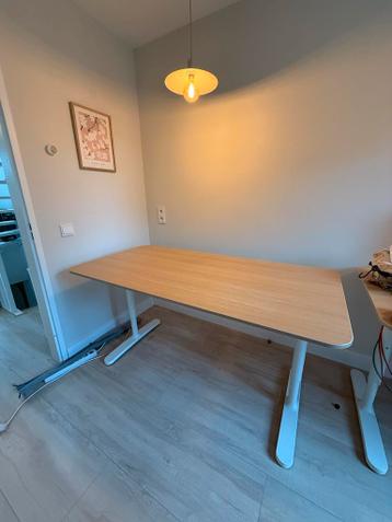 Ikea Bekant bureau 160x80 verstelbaar - afbeelding 1 Ikea Bekant bureau 160x80 verstelbaar - afbeelding 1