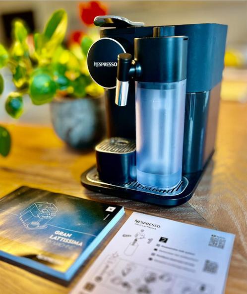 Nespresso Machine Gran Lattissima voor Cappuccino, Witgoed en Apparatuur, Koffiezetapparaten, Zo goed als nieuw, Koffiepads en cups