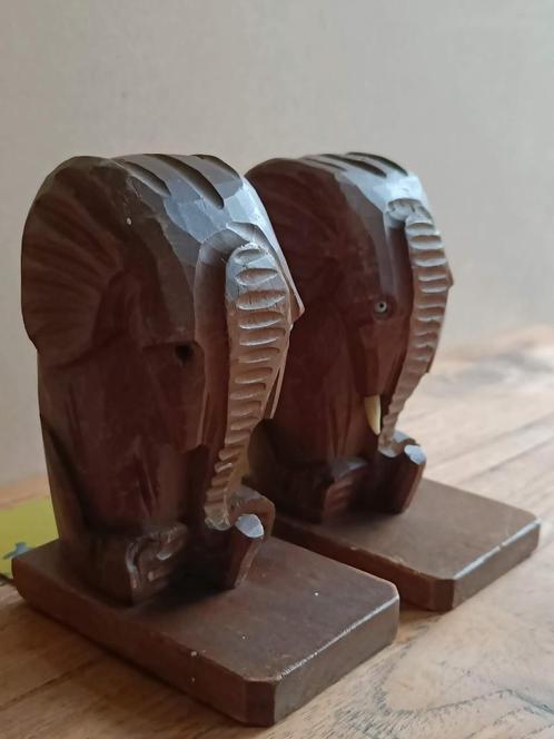 Gestileerde houten boekensteunen: zittende olifanten, Verzamelen, Beelden en Beeldjes, Gebruikt, Dier, Ophalen of Verzenden