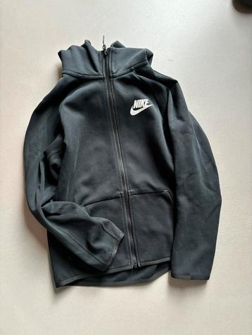 Nike Tech Fleece zwart maat M 137-147