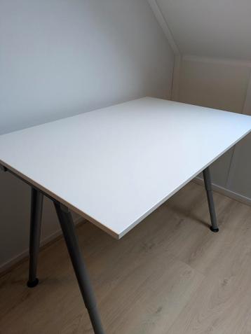 IKEA Galant Bureau 120x60 - 1 poot draait niet goed vast - afbeelding 2 IKEA Galant Bureau 120x60 - 1 poot draait niet goed vast - afbeelding 2